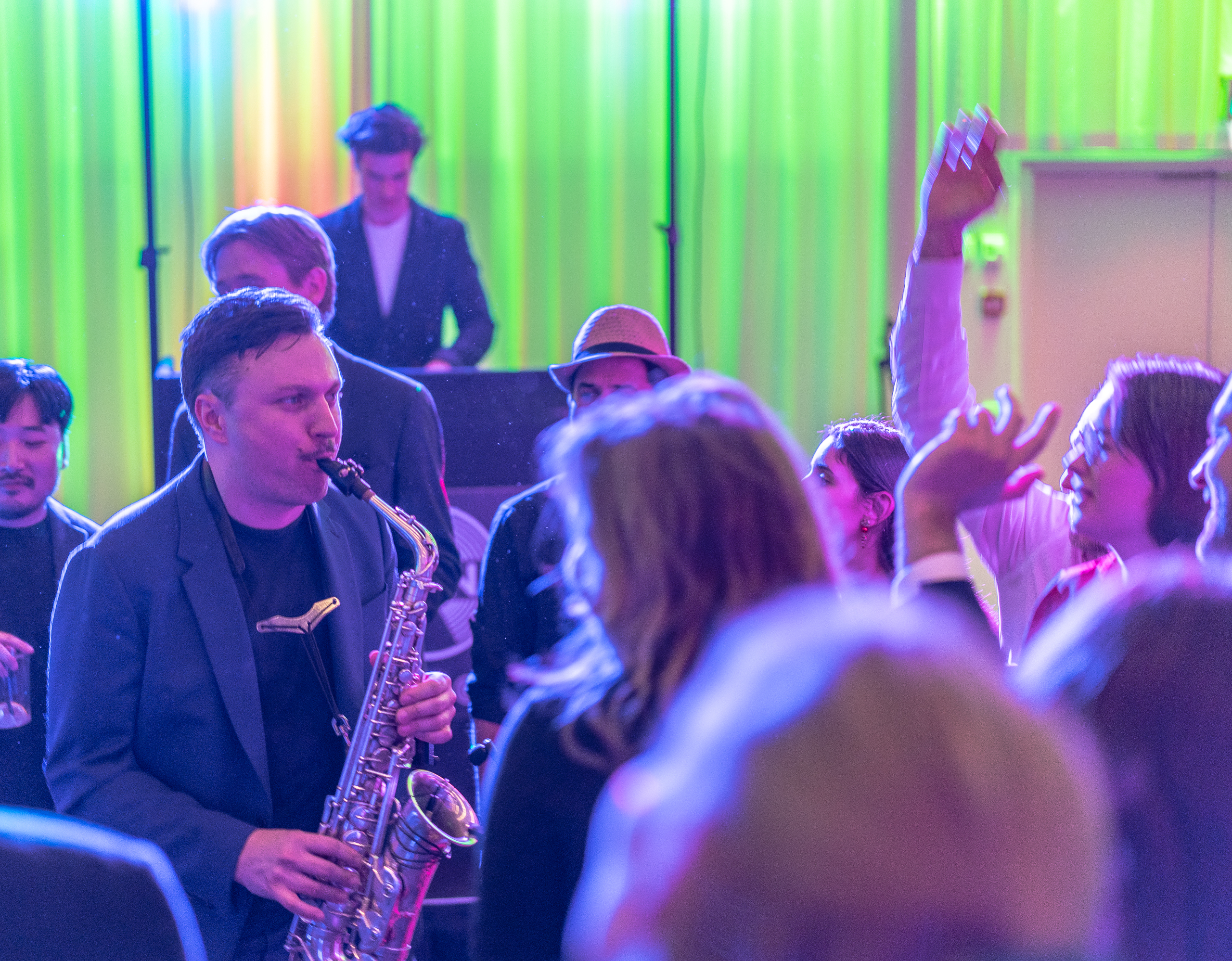 Lej saxofonist til firma fest